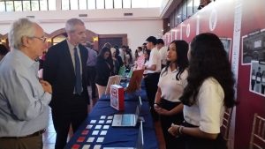 30 equipos de estudiantes presentaron sus creaciones en 5 categorías: Emprendimiento, Proyectos en Arduino, Impresión 3D, y Experiencia VR.