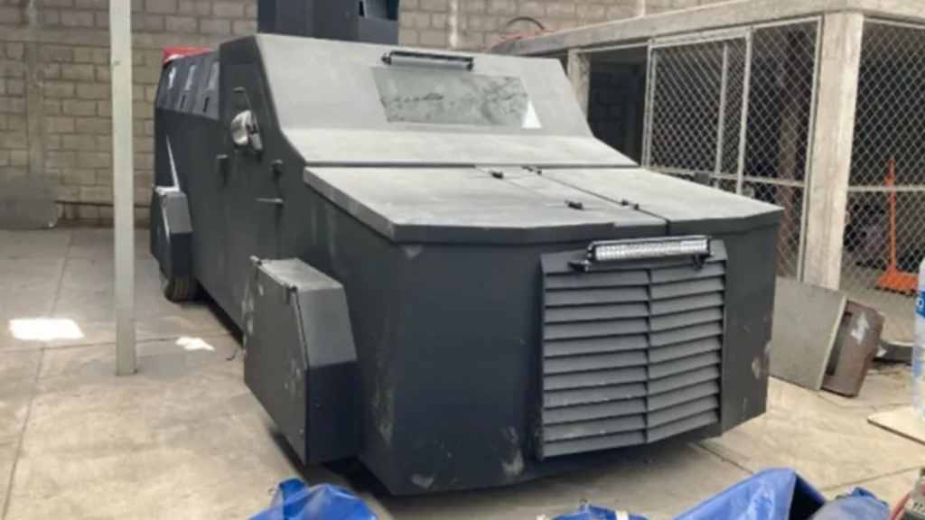 Autoridades de la Fiscalía General de México, reportan el decomiso de vehículos y fusilería en Tuxtla Gutiérrez, Chiapas.