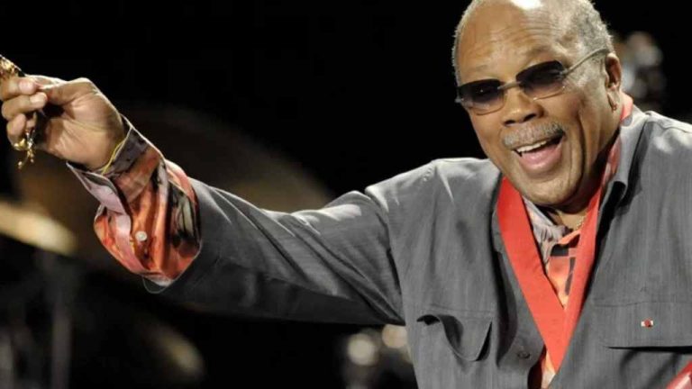 Quincy Delight Jones, conocido como Quincy Jones, músico de jazz, productor y arreglista, nació en Chicago, el 14 de marzo de 1933.