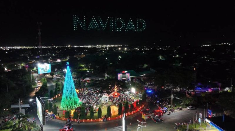 on el árbol navideño y la villa navideña, da el inicio a las tradicionales festividades, de fin de año para unir a la familia migueleña.