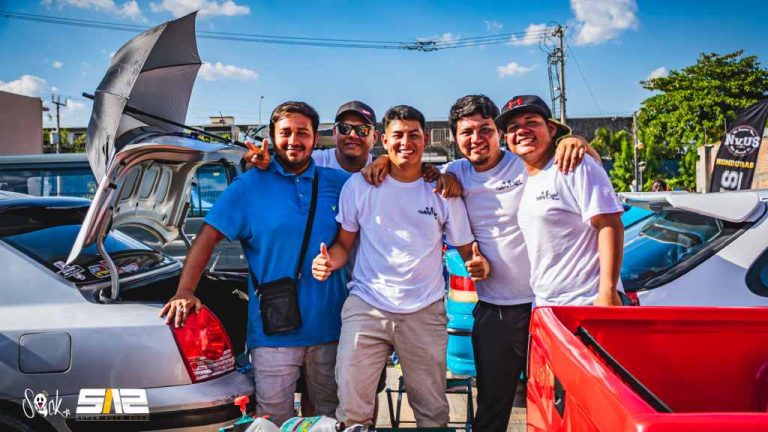 Joel Saravia, un salvadoreño radicado en Estados Unidos, está marcando la diferencia en la vida de las familias y los jóvenes salvadoreños a través del deporte motor.