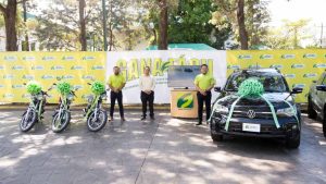 228 los afortunados ganadores que se harán acreedores de estos fabulosos premios: 3 pick up Volkswagen SAVEIRO, 20 motos Suzuki, 30 premios en efectivo de US $500.00, 30 premios en efectivo de US $250.00, 60 premios en efectivo de US $200.00 y 85 premios en efectivo de US $100.00.