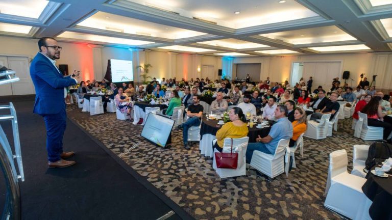 Bancoagrícola reunió a empresarios pymes para explorar el impacto transformador de la Inteligencia