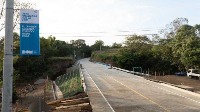 Es un puente de 25 metros de largo, 7 de ancho, 2 de carriles, dos aceras, estribos de concreto reforzado y beneficiarán 13.200 habitantes
