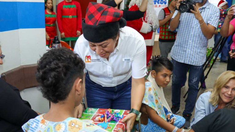 El sector privado a través de sus fundaciones, llevaron juguetes y alegría a los niños del hospital Bloom, San Rafael y San Juan de Dios.