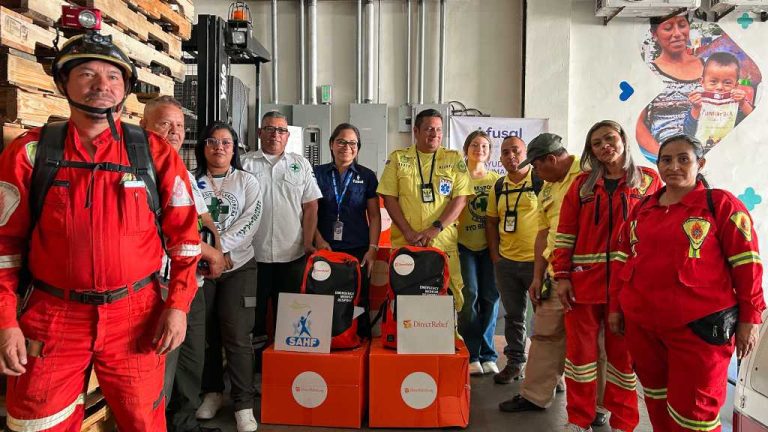 La Fundación Salvadoreña para la Salud FUSAL entregó 31 mochilas equipadas con kits de emergencia a Cuerpos de Socorro del país.