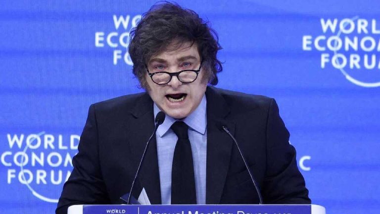 Foro Económico Mundial, promueve y defiende a los hombres que se visten de mujeres y que luego se vuelven en violadores de los niños.