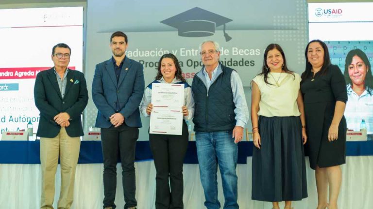 93 jóvenes del programa Oportunidades de la, sede Santa Ana, de quienes el 22% estudiarán carreras STEAM y la mayoría son mujeres.