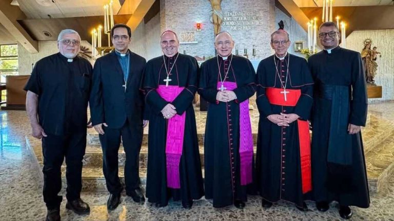 Iniciará a las 4:30 de la tarde con la procesión desde la Iglesia El Rosario y termina a las 5:00 pm con una misa en catedral Metropolitana