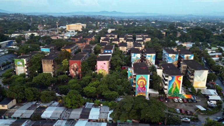 El Proyecto Zacamil es una iniciativa de reurbanización destinada a restaurar el complejo multifamiliar conocido como “la supermanzana”.