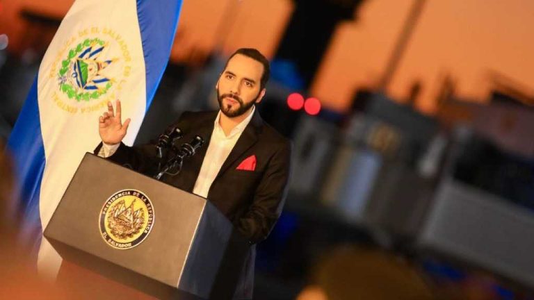 El presidente Nayib Bukele a través de sus redes sociales, dio a conocer su postura a favor de eliminar la deuda política en el país