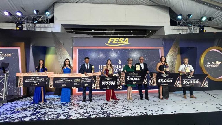 En la gala se reconoce el esfuerzo de los atletas salvadoreños, premiando a las estrellas y promesas y se entregarán 71 reconocimientos