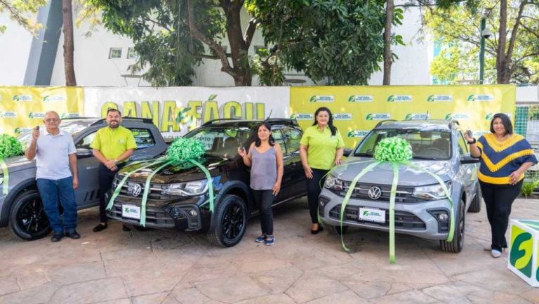 Fueron 228 ganadores de 3 pick up, 20 motos, 30 premios en efectivo de $500.00, 30 de 250.00, 60 de $200.00 y 85 premios de $100.00.