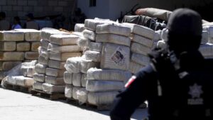 "Desatar un infierno" plantea una postura extremadamente dura contra los cárteles mexicanos de la droga por parte de Estados Unidos.