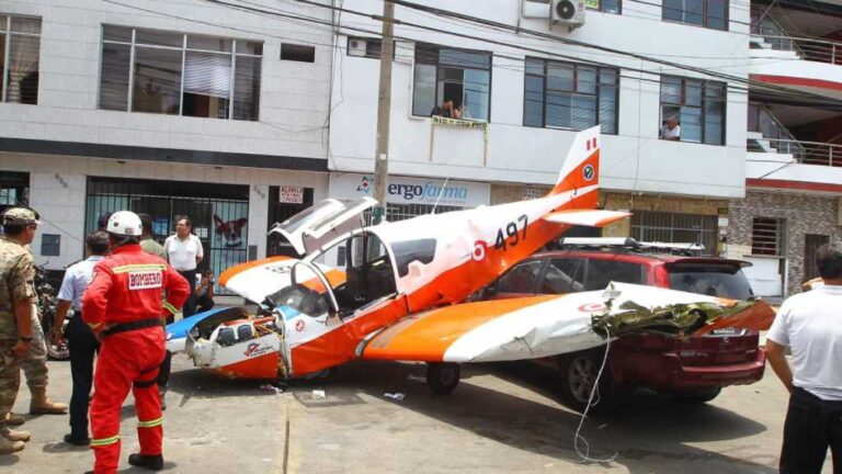 El piloto y copiloto, únicos ocupantes de la avioneta, fueron rescatados con vida, debido a la rápida intervención de vecinos y autoridades