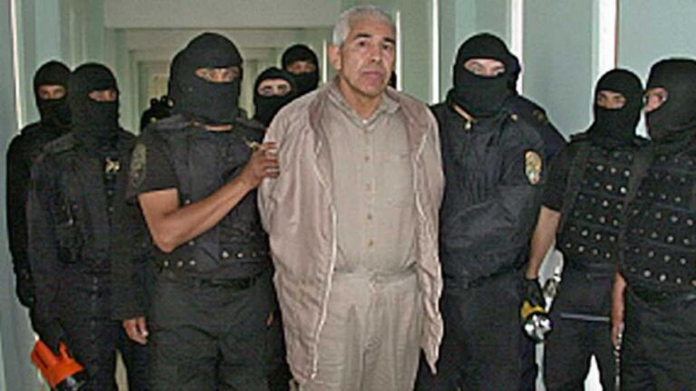 Fuertemente custodiado, llega a EEUU el "Narco de narcos"