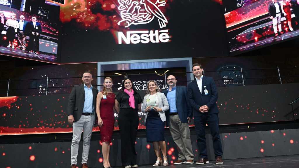 Nestlé recibe el reconocimiento por los logros en su estrategia de sostenibilidad ambiental en 2024 para reducir un 20% de su huella CO2.