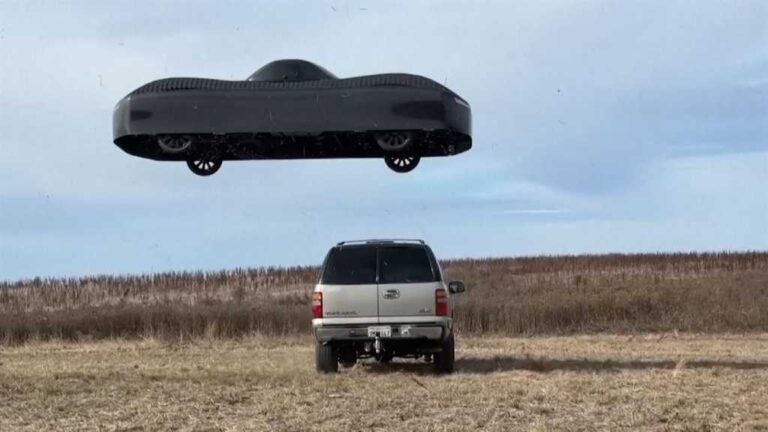 El Model A, con un precio de 300,000 dólares, está diseñado para conducirlo en calles como un coche normal y despegar verticalmente.