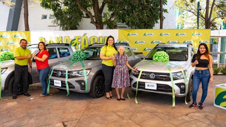 Son 233 premios a los a ganadores:: 3 pick up, 20 motos, 30 premios en efectivo de $500.00, 30 de 250.00, 60 de 200.00 y 90 de $100.00.