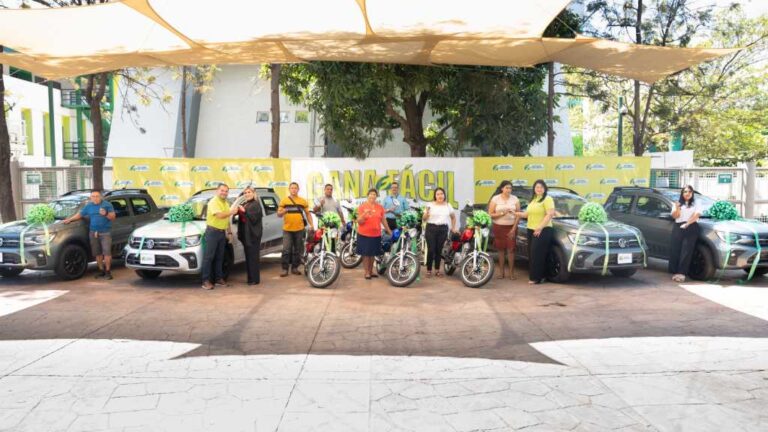 Los ganadores se llevaron, 4 pick up, 25 motos, 30 premios de $500.00, 40 $250.00, 60 $200.00 y 90 premios en efectivo de US $100.00.