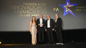 Banco Cuscatlán,. destaca a nivel internacional por su estrategia centrada en el cliente, su inversión e incorporación de nuevas tecnologías.