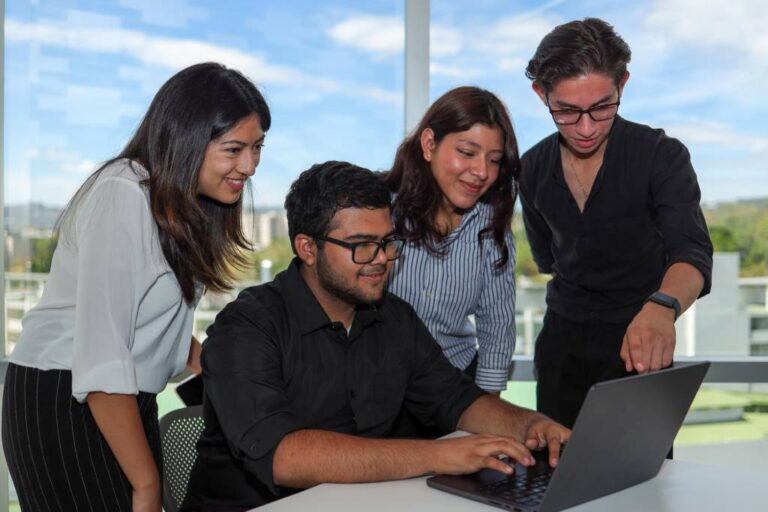 Jóvenes y adultos tendrán oportunidades de formación en áreas clave para el crecimiento profesional para la transformación social del país.