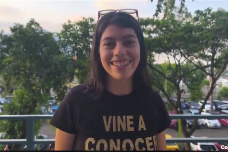 Jennifer Serrano, la migueleña que con sentido del humor, decidió sumarse a la broma latinoamericana de declararse "hija" de Chayanne.