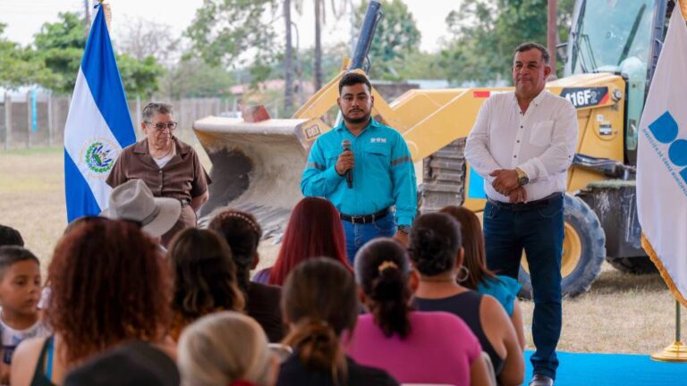 Cuatro proyectos de desarrollo en El Paisnal, San Salvador Norte, se suman con en el inicio de las obras del caserío Huitiupa.