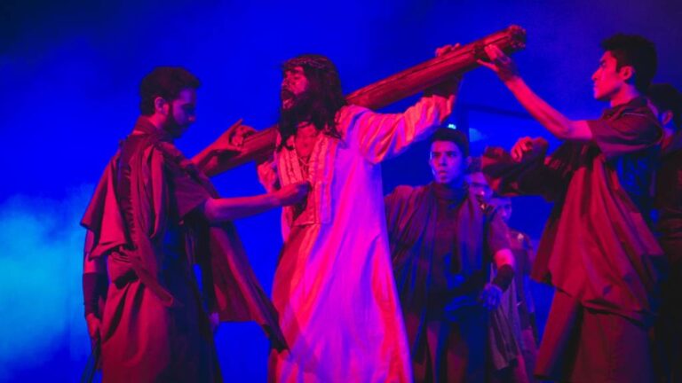 Actores principales, Luciana Sandoval como María Magdalena; Boris Barraza, Caifás; Ale Martore, María; y Paolo Salinas, como Jesús.