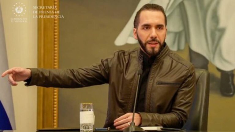 El presidente Nayib Bukele, advierte que, de no cumplirse, impulsará una legislación para regularla y proteger a los empresarios.