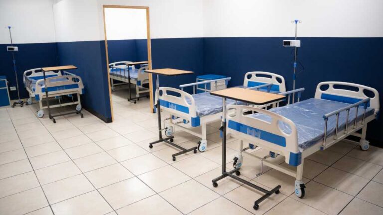 Es una donación camas, camillas, monitores, electrocardiógrafos, bombas de insulina, valorados $200,000.00 para futuro hospital de veteranos.