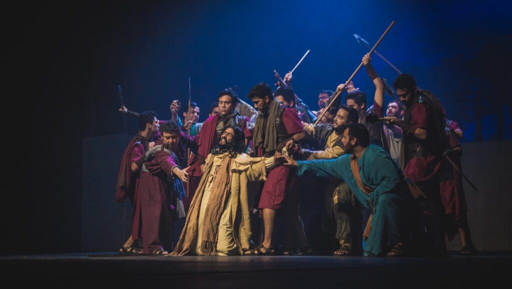 Actores principales, Luciana Sandoval como María Magdalena; Boris Barraza, Caifás; Ale Martore, María; y Paolo Salinas, como Jesús.