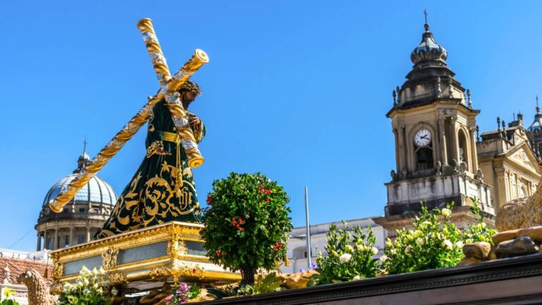 Centroamérica es un destino emblemático para vivir la Semana Santa con tradiciones, procesiones imponentes y recorridos culturales.