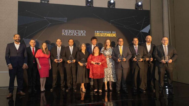 El reconocimiento es producto de una rigurosa evaluación editorial basada en publicaciones, rankings y prácticas empresariales responsables.