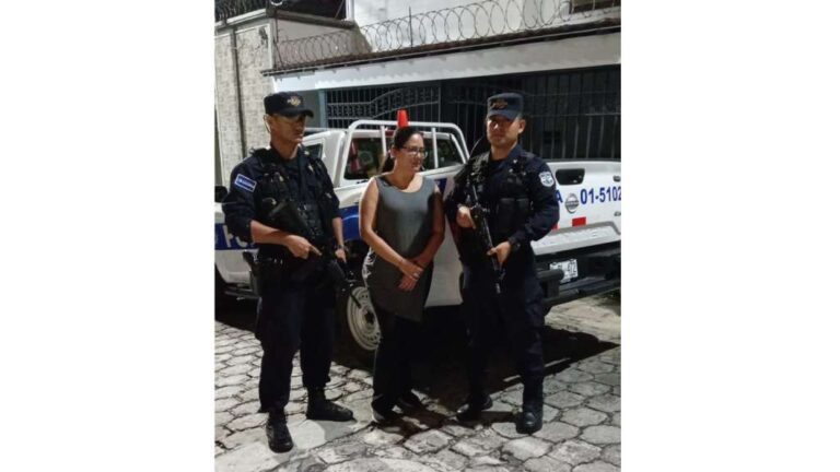 Durante los períodos de gobierno del fmlbn, Ruth López, habría colaborado en la sustracción de fondos de las arcas del Estado.