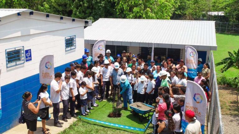 DOM renueva Centro Escolar cantón Carasque Chalatenango Sur