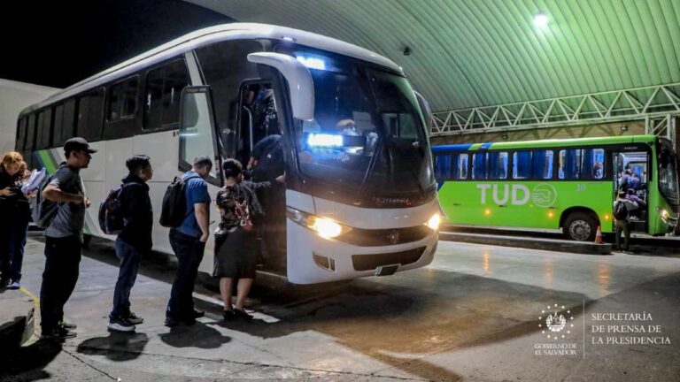 Gobierno del Presidente Nayib Bukele verifica cumplimiento de gratuidad del transporte público en las terminales del país