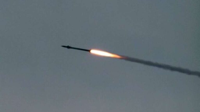 El Ejército israelí informó que interceptó un misil lanzado desde Yemen, luego que sonaran las sirenas de alerta en varias regiones del país.