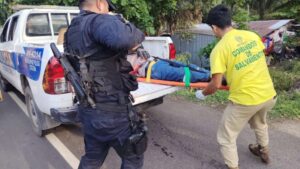Según el informe, el vehículo en que se trasladaba colisionó contra un autobús, quedando atrapado entre los hierros retorcidos.