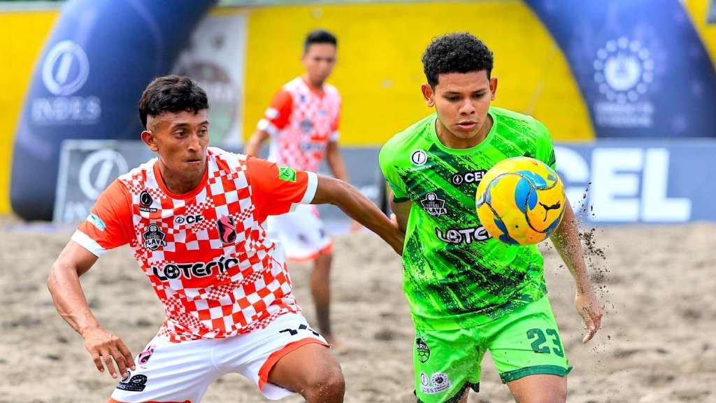 El Barra de Santiago sacó el máximo provecho de su condición de local al vencer hoy 15-2 a Corral de Mulas de Fútbol Playa Copa CEL 2025.