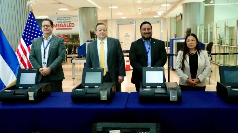 Los ETD son para garantizar la seguridad en los aeropuertos, permitiendo la detección rápida y precisa de rastros de explosivos en equipaje.