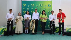 Los instrumentos musicales fueron donados a la banda de paz del Centro Educativo Santa Familia de San Sebastián, San Vicente Norte.