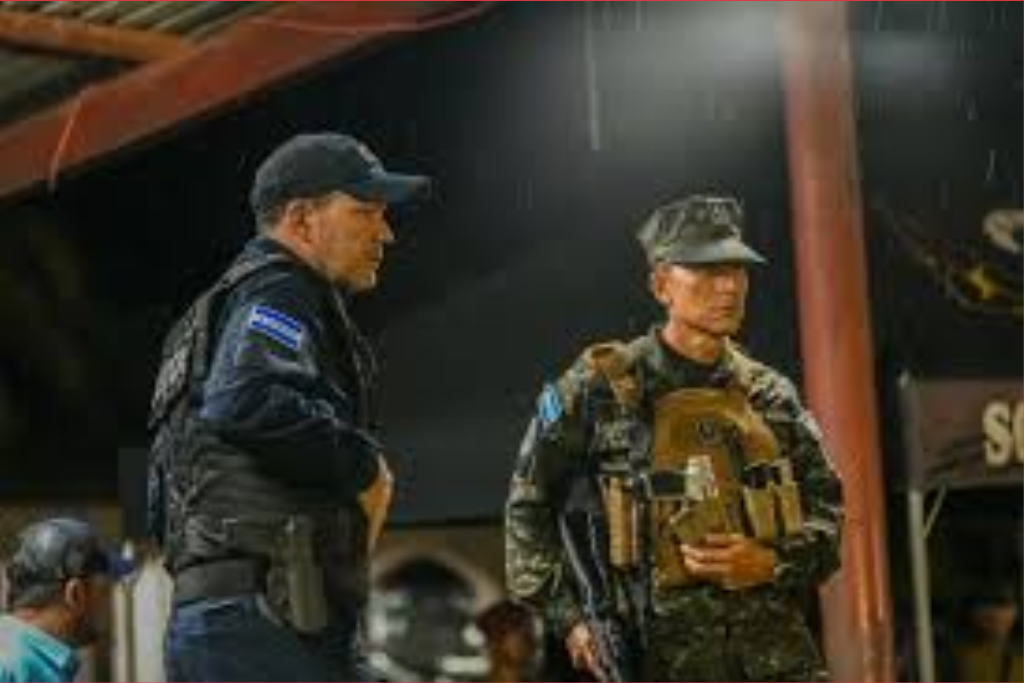 El operativo lo ejecutan 1,500 soldados y 500 agentes PNC quienes tienen la misión de extraer a los criminales que aún están en el sector.
