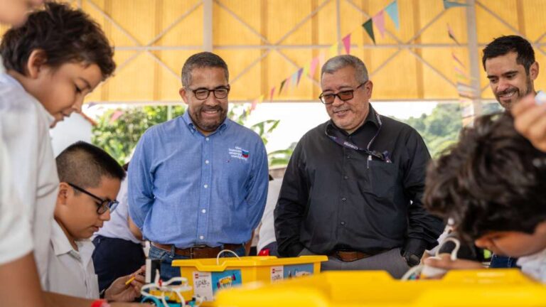 Chevron - Texaco realizan la primera Feria de Robótica 2025, en el Centro Escolar Pedro Pablo Castillo, Nuevo Cuscatlán, La Libertad Este.
