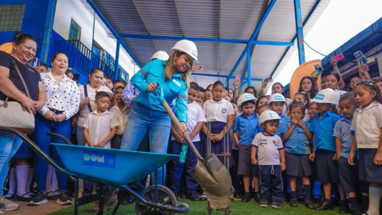 Esta obra se convierte en la escuela número 14 que remodela la DOM, del presidente Nayib Bukele, con el programa “Dos escuelas por día”