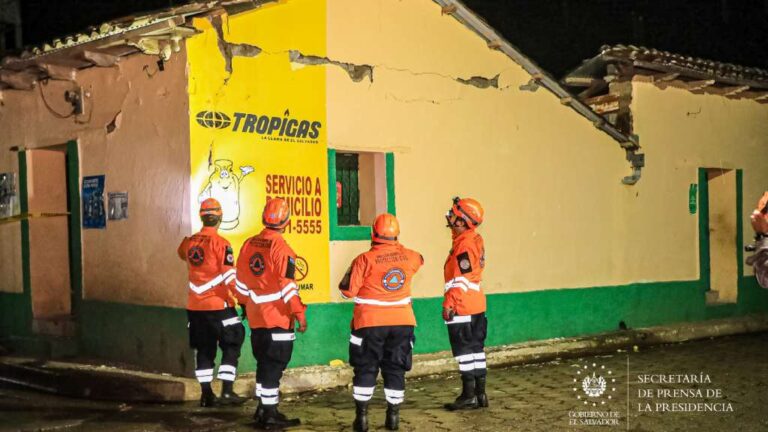 Protección Civil, se mantiene en alerta tras el sismo registrado este miércoles en San Lorenzo, municipio de Ahuachapán Norte.