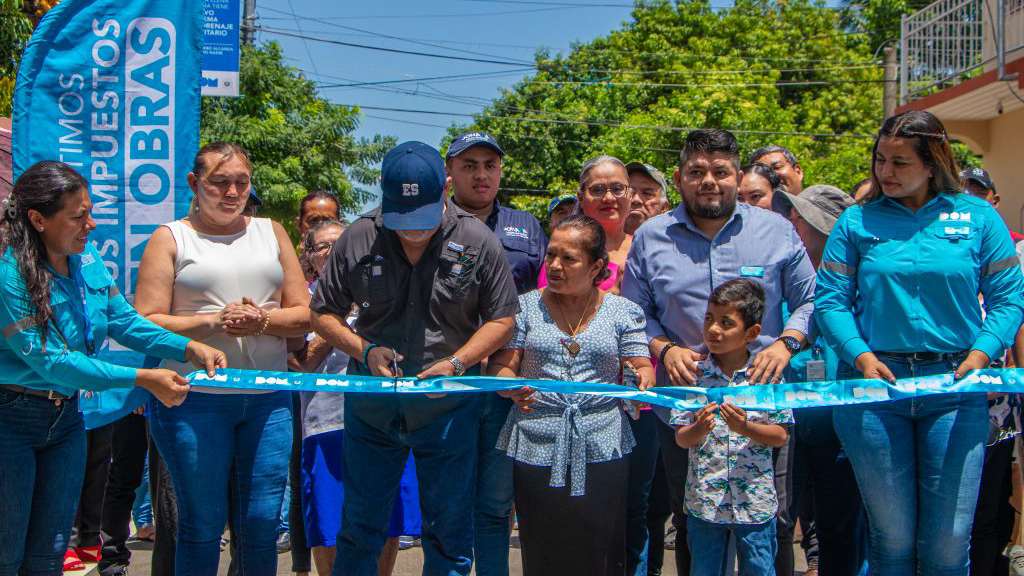 La DOM instala nuevo sistema de alcantarillas y renueva más de 15 kilómetros de calles del casco urbano de Santa Elena, Usulután Este.