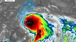 La tormenta tropical Chantal, se dedbilitó al tocar tierra cerca de Litchfield Beach, Carolina del Sur, este domingo 6 de julio de 2025.