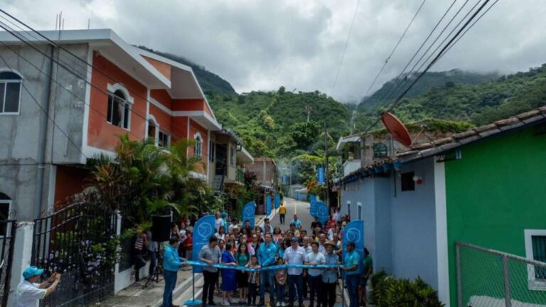 Se trata de la modernización de una caalle de más de 4 kms de longitud de superficie asfáltica, en la que transitan más de 3,000 habitantes.