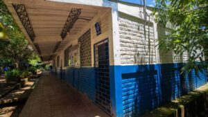 La DOM Remodela escuela y mejora de 8.4 kilómetros de calle entre los cantones Cutumayo y El Guayabo, Apastepeque, San Vicente Norte.